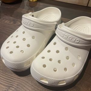 White gently used crocs